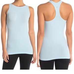 Set of 2 athletic tanks